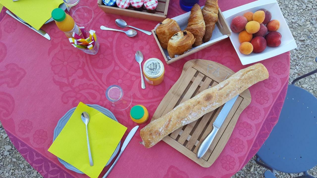 Campagne Ceres Acomodação com café da manhã Le Puy-Sainte-Réparade Exterior foto